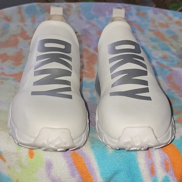 DKNY Women's Size 8.5 Kari-slip on white & silver sneakers - Picture 4 of 12